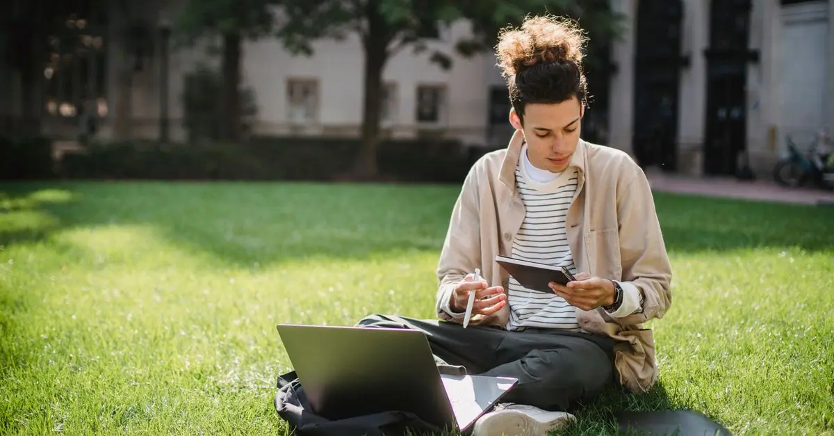 Les meilleures plateformes en ligne pour réviser ses concours