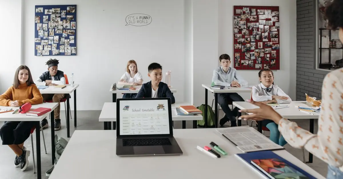 Comment bien choisir son école de commerce : guide complet